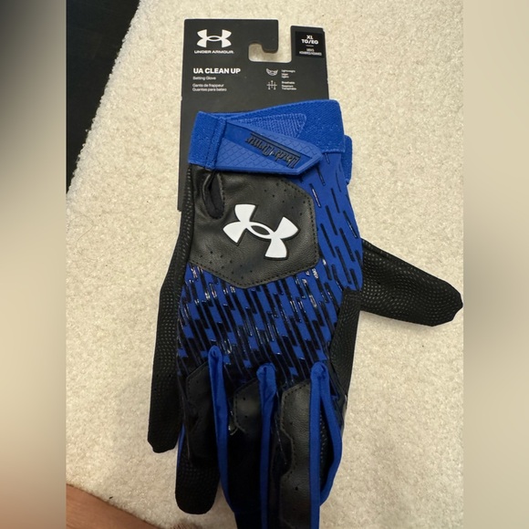 Under Armour Batting Gloves - Picture 1 of 2